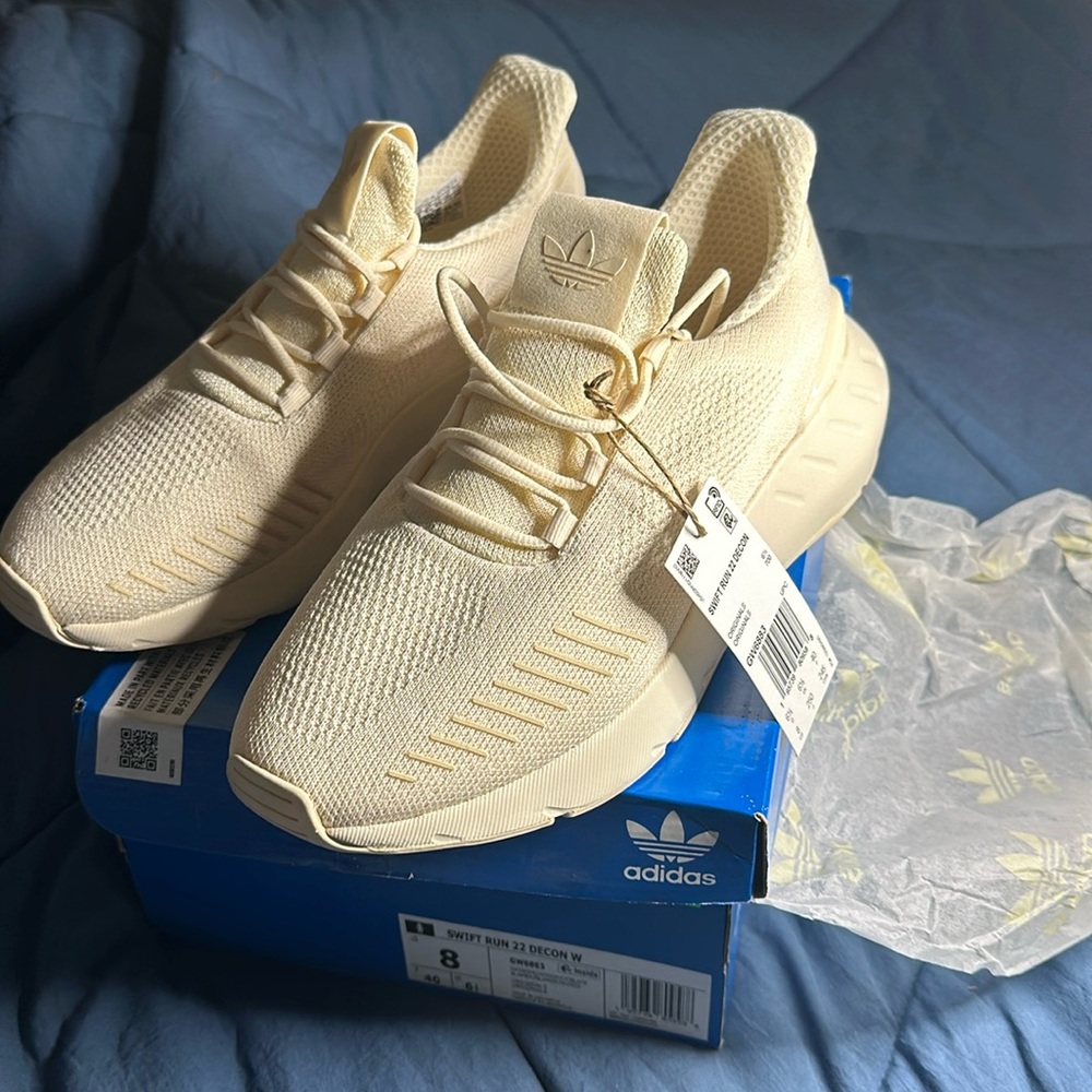 Swift run 22 Decon adidas size 8